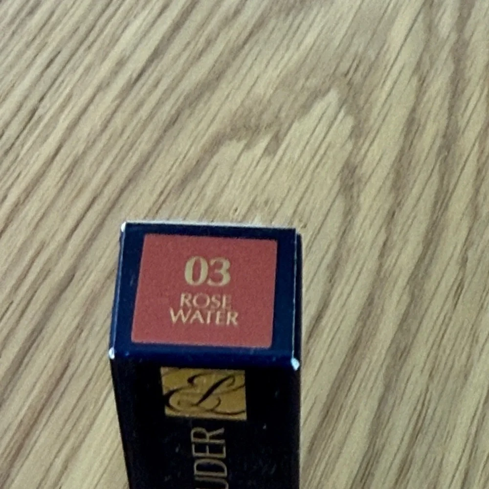 Estee Lauder Glossy Pout Lip Oil in Rose Water